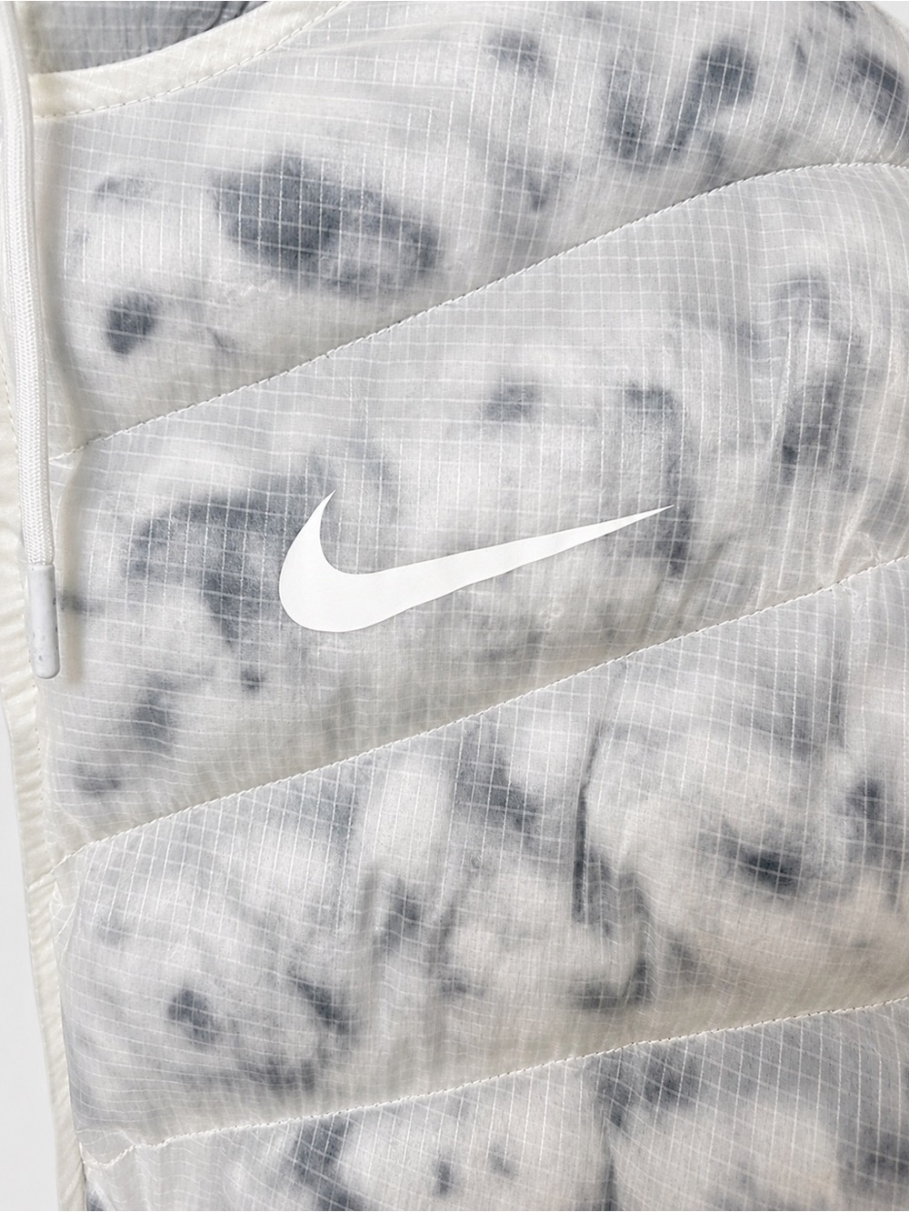 Nike White Ripstop Hooded Jacket with Subtle Marble Detail - Picture 3 of 9